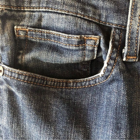 Joe’s Jeans crop style with sewn flip hem medium Wash zip up stretchy size 32 - Picture 5 of 8